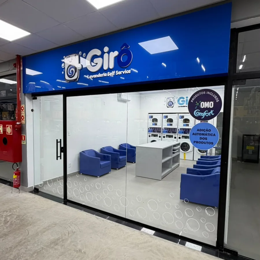 Entrada da Giro Lavanderia na galeria do supermercado Box Atacadista, em Telêmaco Borba